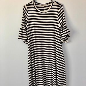 Ria fashion stripe bell sleeves swing pocket dress